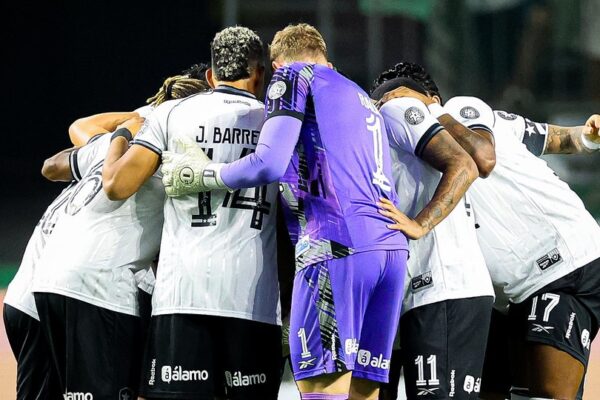 Elenco do Botafogo FR, na roda antes do jogo